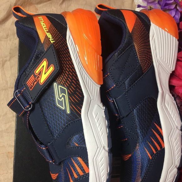 NWT sketchers thermoflux 2.0 big kid size 4. Have box and can ship it. - Picture 3 of 5